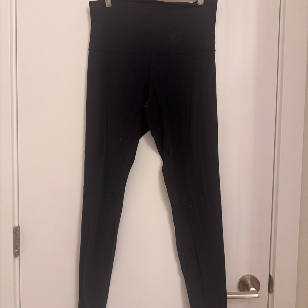 Black Lululemon High-Waisted Align Leggings